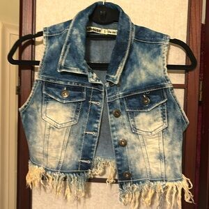 Cropped frayed jean vest